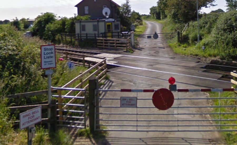 Near miss at High Eggborough level crossing