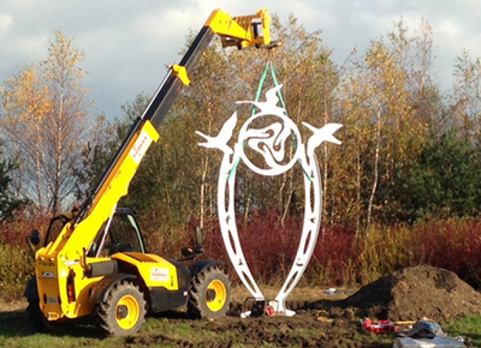 'Iconic' gateway roundabout sculptures unveiled