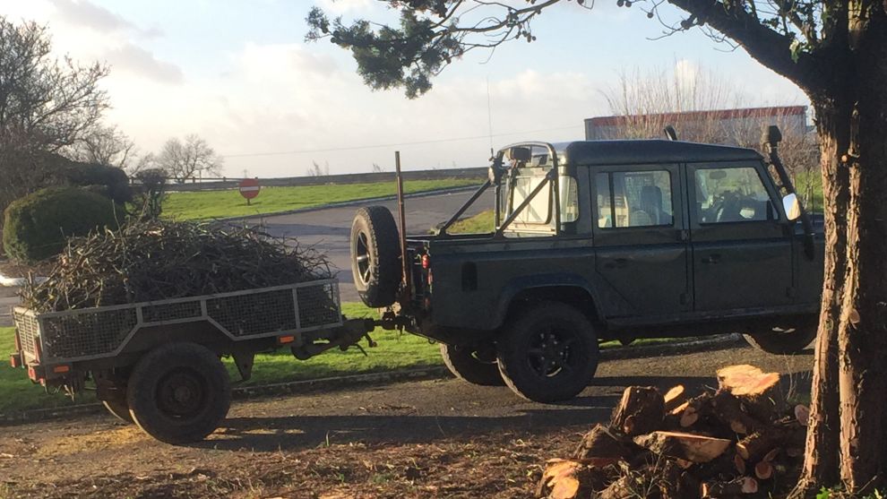 Ex-military trailed stolen from outside hotel in South Milford
