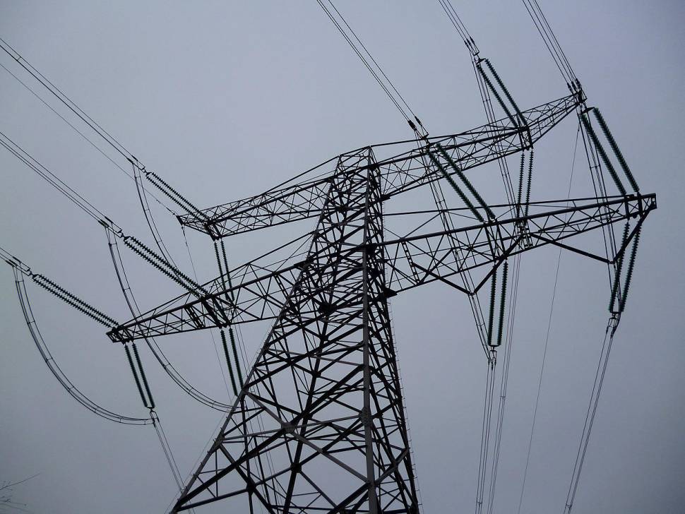 Generators reconnect homes without power for nine hours